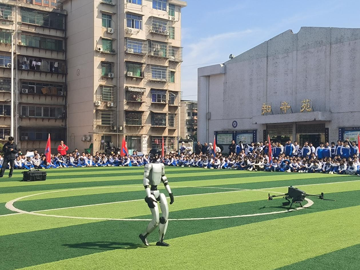 南华大学AI团队走进衡阳市第十五中学解锁硬核趣味